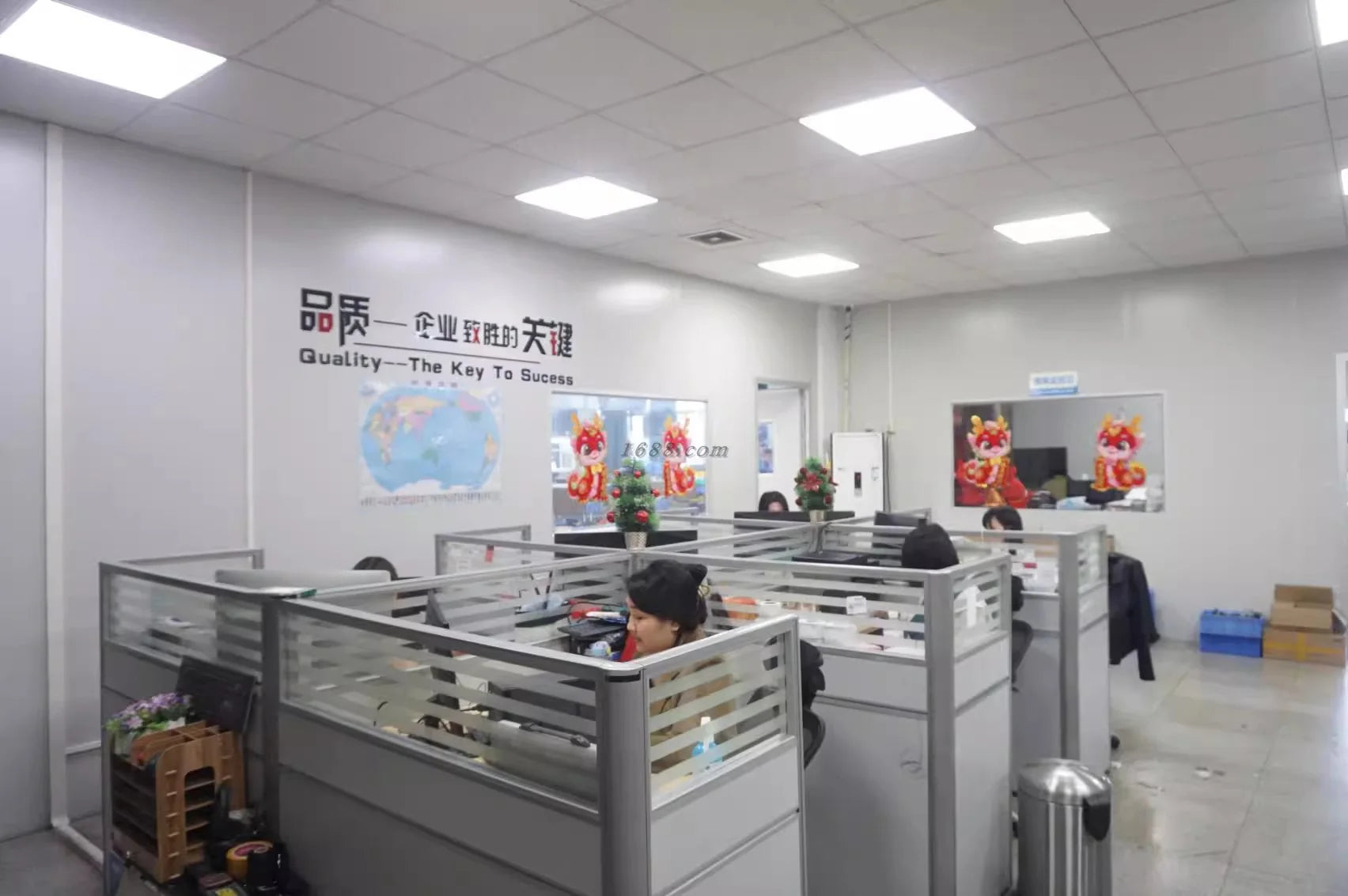 VS32 4G Solar-Powered Dual-Lens Security Camera 4MP Wide-Angle Image Flip WDR & Light Suppression Weatherproof Monitoring