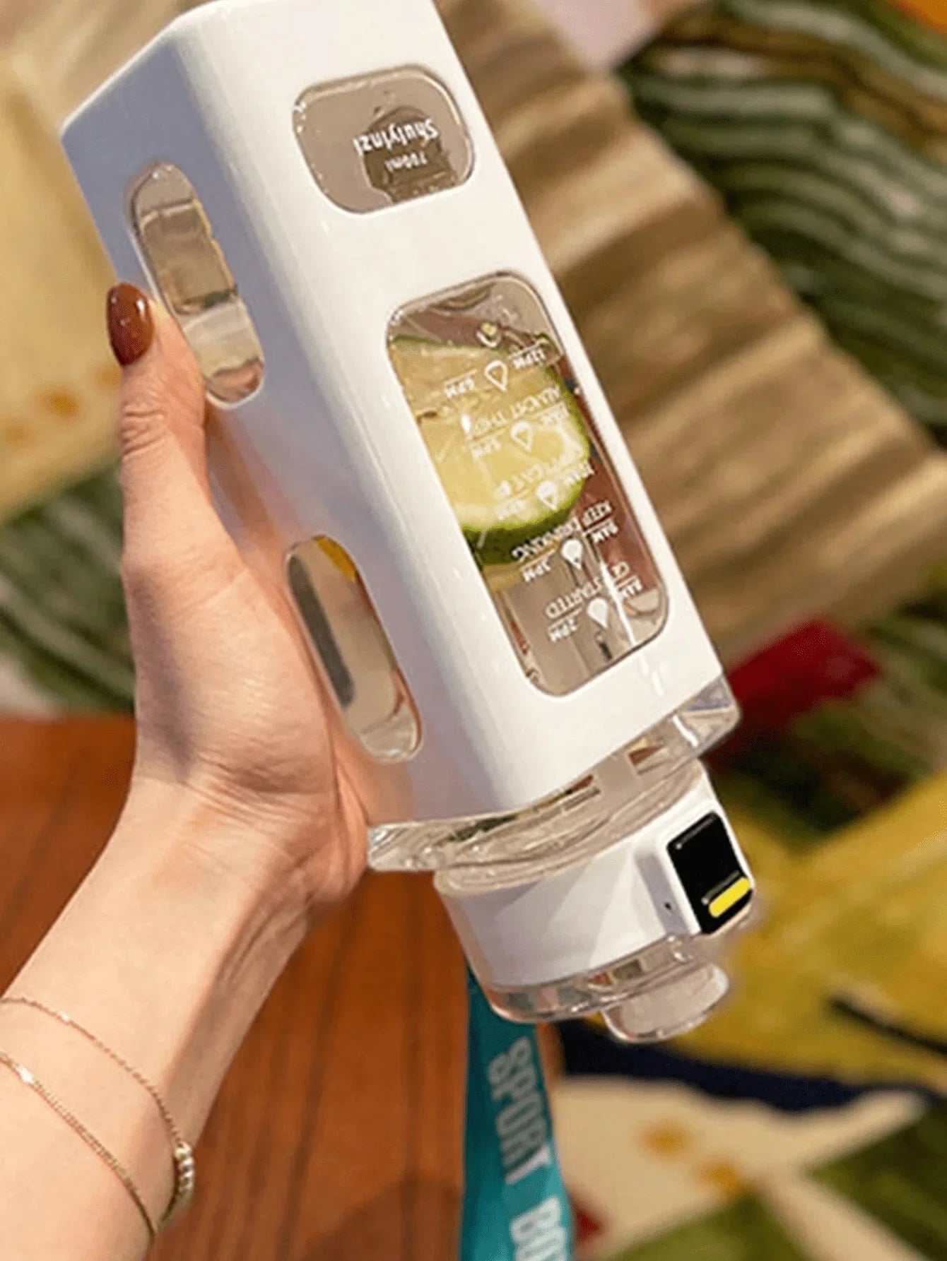 1 White 700/900ml Sports Water Bottle Portable Straw Cup Suitable for Outdoor Sports, Cycling, and Home Portable Water Cup