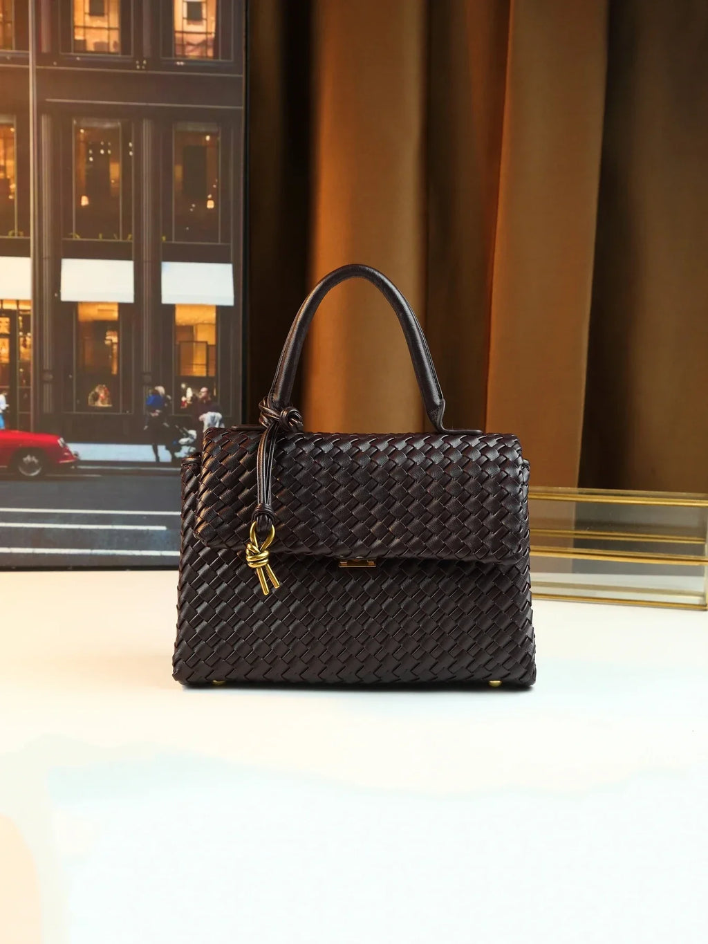 Hand-woven women's bags are simple and atmospheric commuting briefcases, casual and versatile large-capacity handbags.