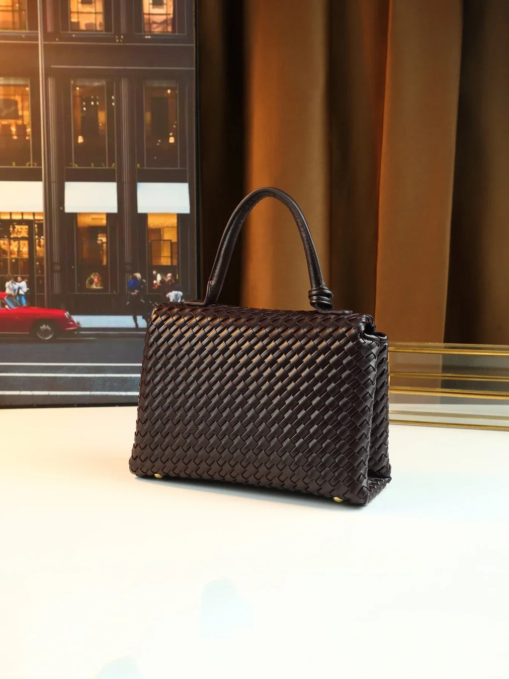 Hand-woven women's bags are simple and atmospheric commuting briefcases, casual and versatile large-capacity handbags.