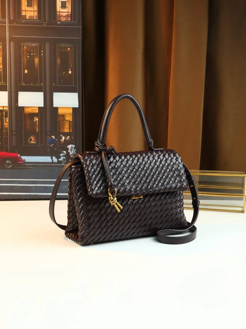 Hand-woven women's bags are simple and atmospheric commuting briefcases, casual and versatile large-capacity handbags.