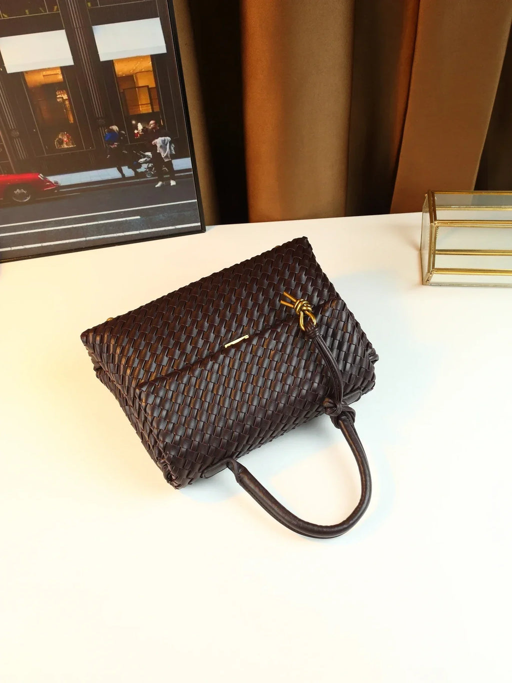 Hand-woven women's bags are simple and atmospheric commuting briefcases, casual and versatile large-capacity handbags.