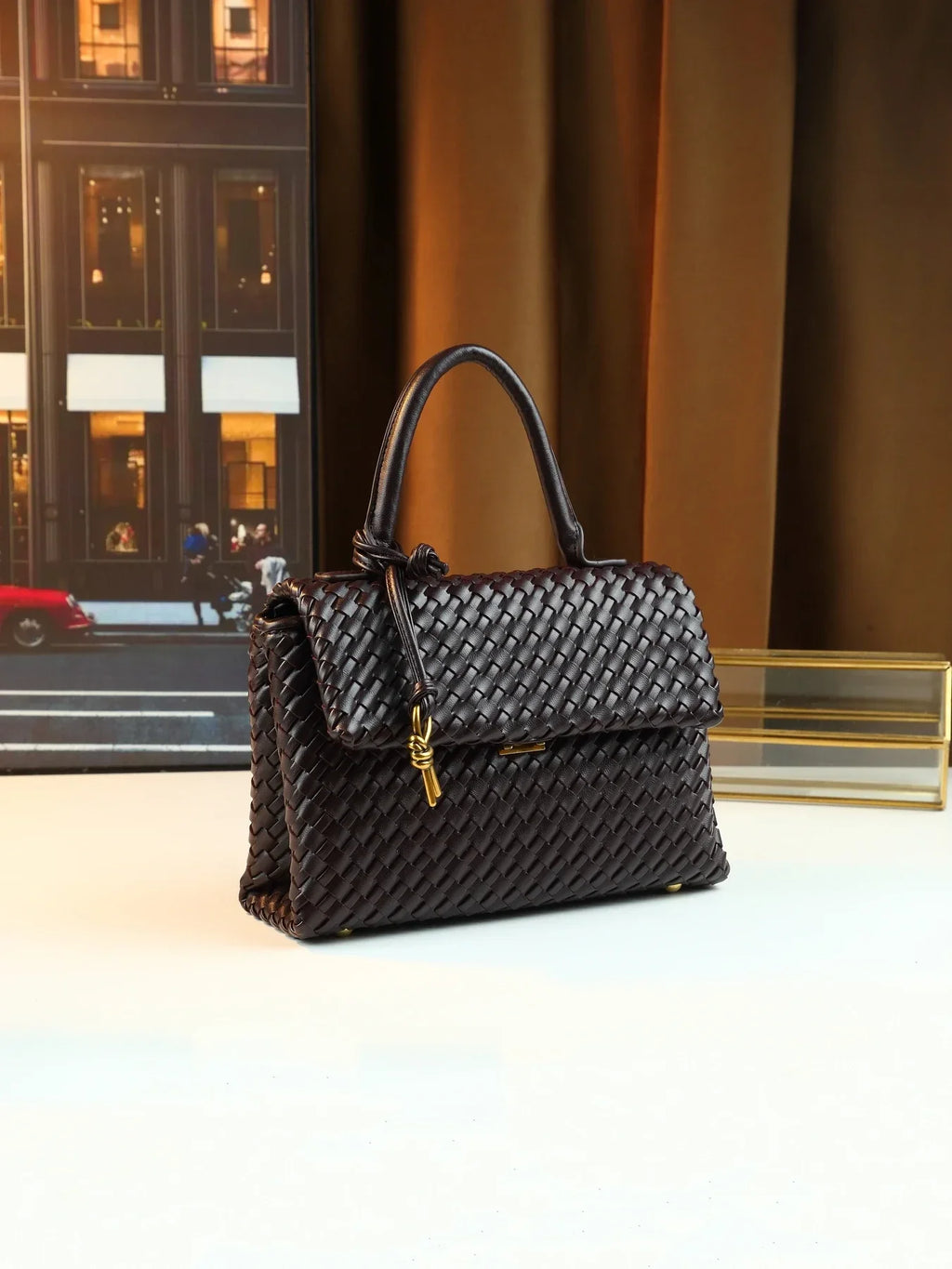 Hand-woven women's bags are simple and atmospheric commuting briefcases, casual and versatile large-capacity handbags.